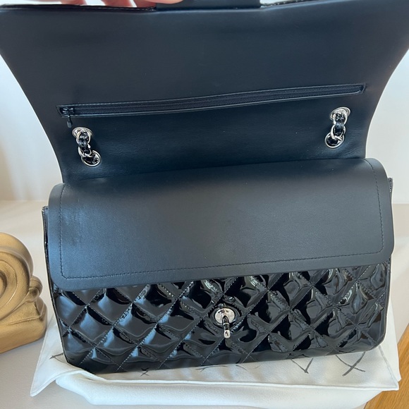 AUTHENTIC Chanel Classic Flap - Jumbo - Picture 8 of 8